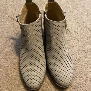 Women’s new ankle boots, has only been tried on. Memory foam inside, size 9